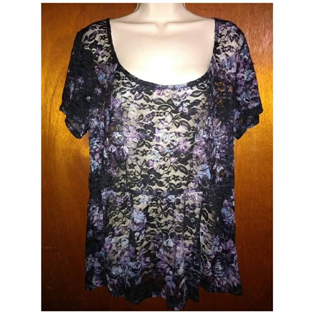 🌹 Torrid Beautiful Sheer Peplum Blouse size 2